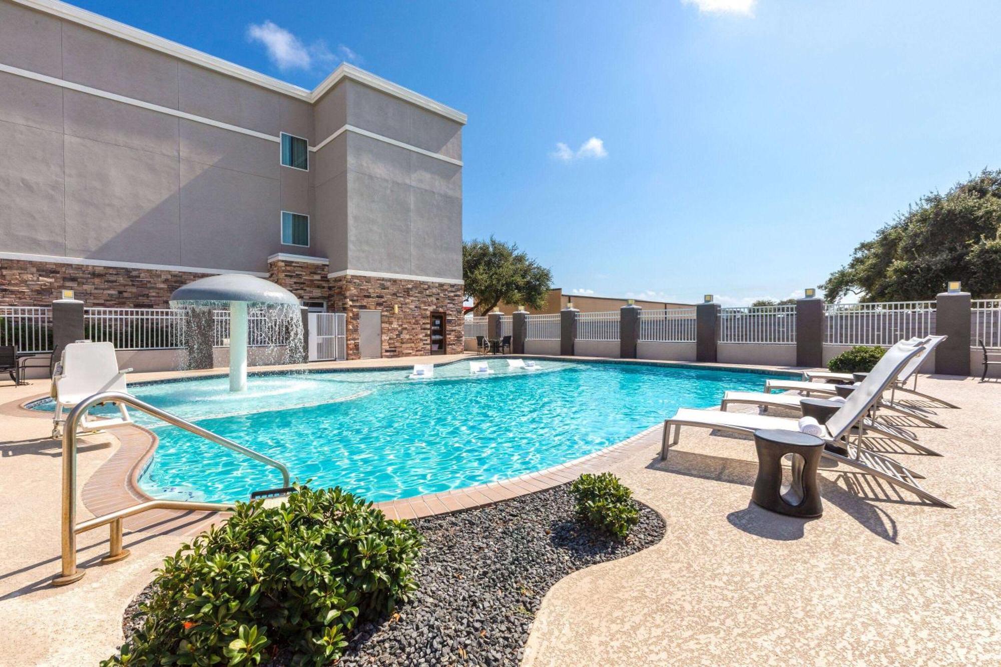 La Quinta By Wyndham Rockport - Fulton Hotel Exterior foto